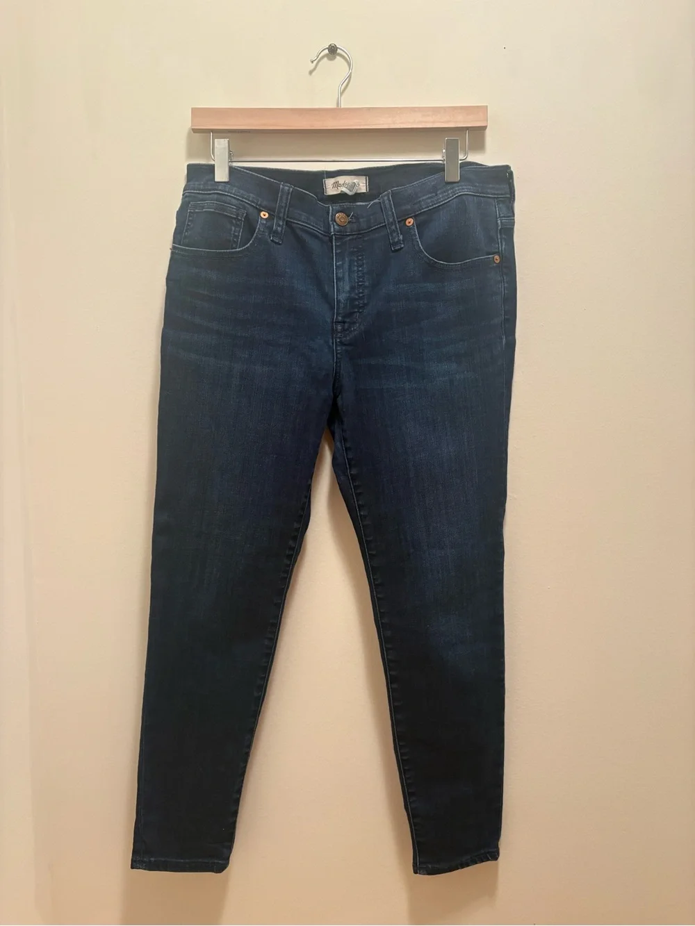 Madewell 30Petite 8" Skinny Midrise Jeans in Amesbury Wash TENCEL™ Denim Edition - Picture 2 of 5